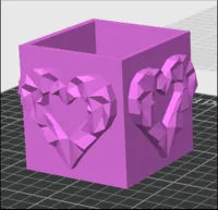 Boîte cadeau à cœurs low poly — photo 2
