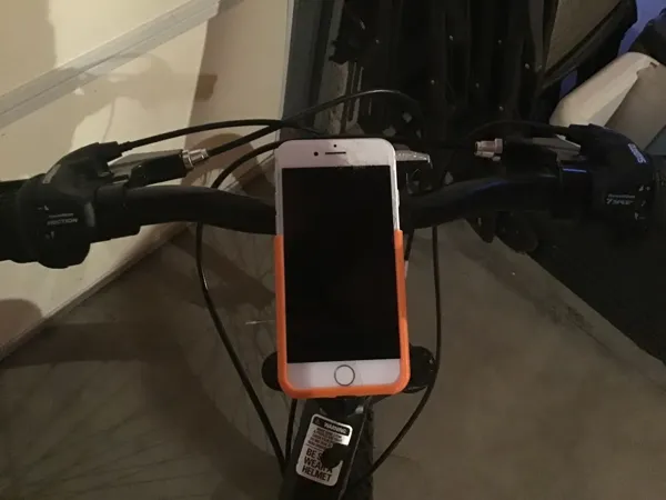 Support velo pour iPhone SE / 8 / 7