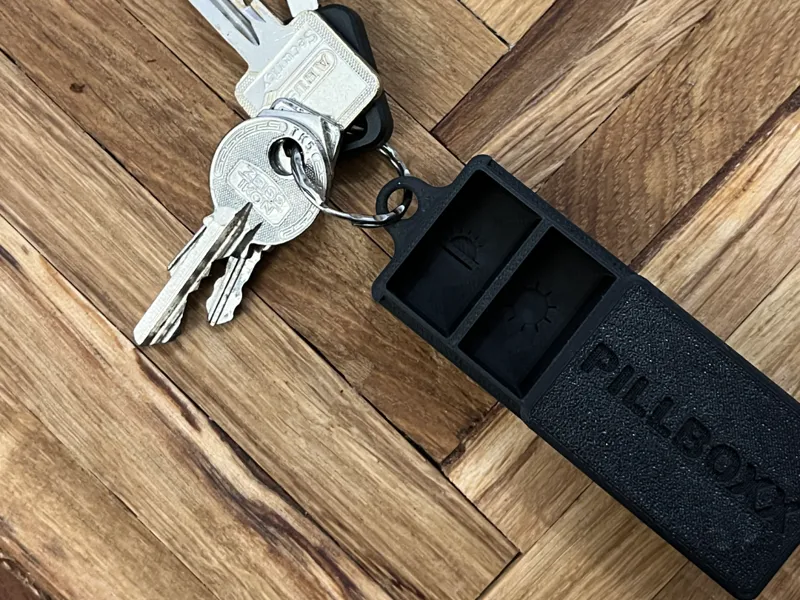 Pillendose für den Schlüsselbund stilvoll