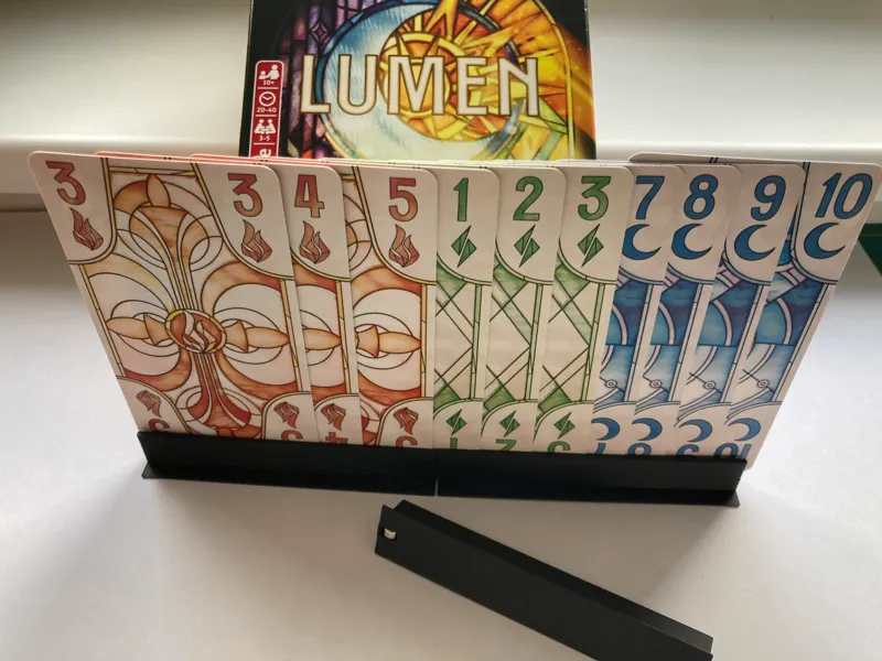 Kartenhalter für Spiel Lumen