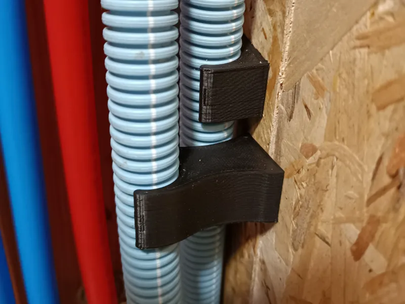 Universal Cable Clamps for Electrical Conduits