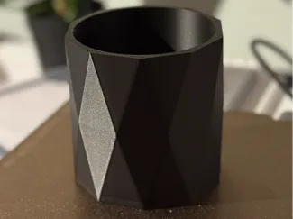 Geometrischer Blumentopf – Kompakt & Modern