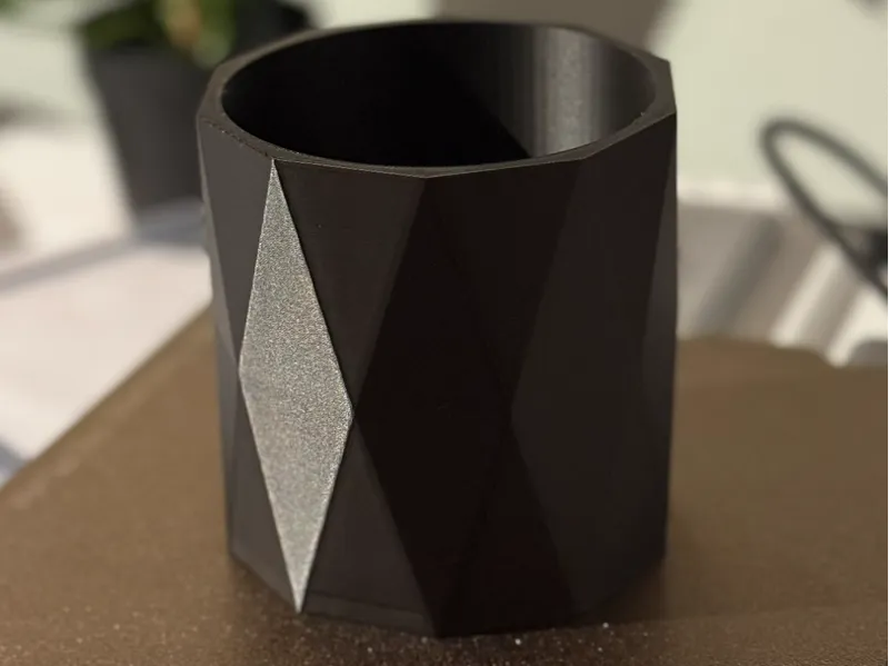 Geometrischer Blumentopf – Kompakt & Modern
