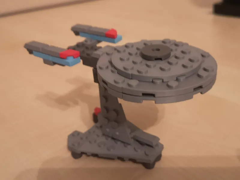 brick Star Trek USS Enterprise + Stand
