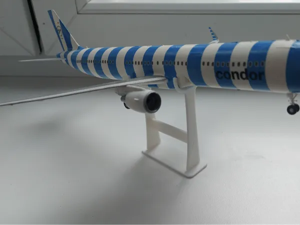 Support pour maquette d'avion
