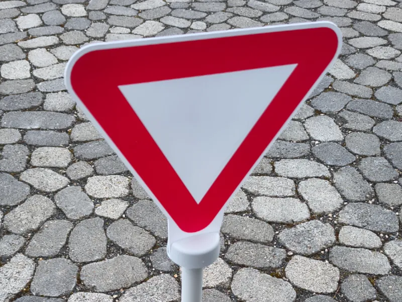 Verkehrsübungsschild Vorfahrt