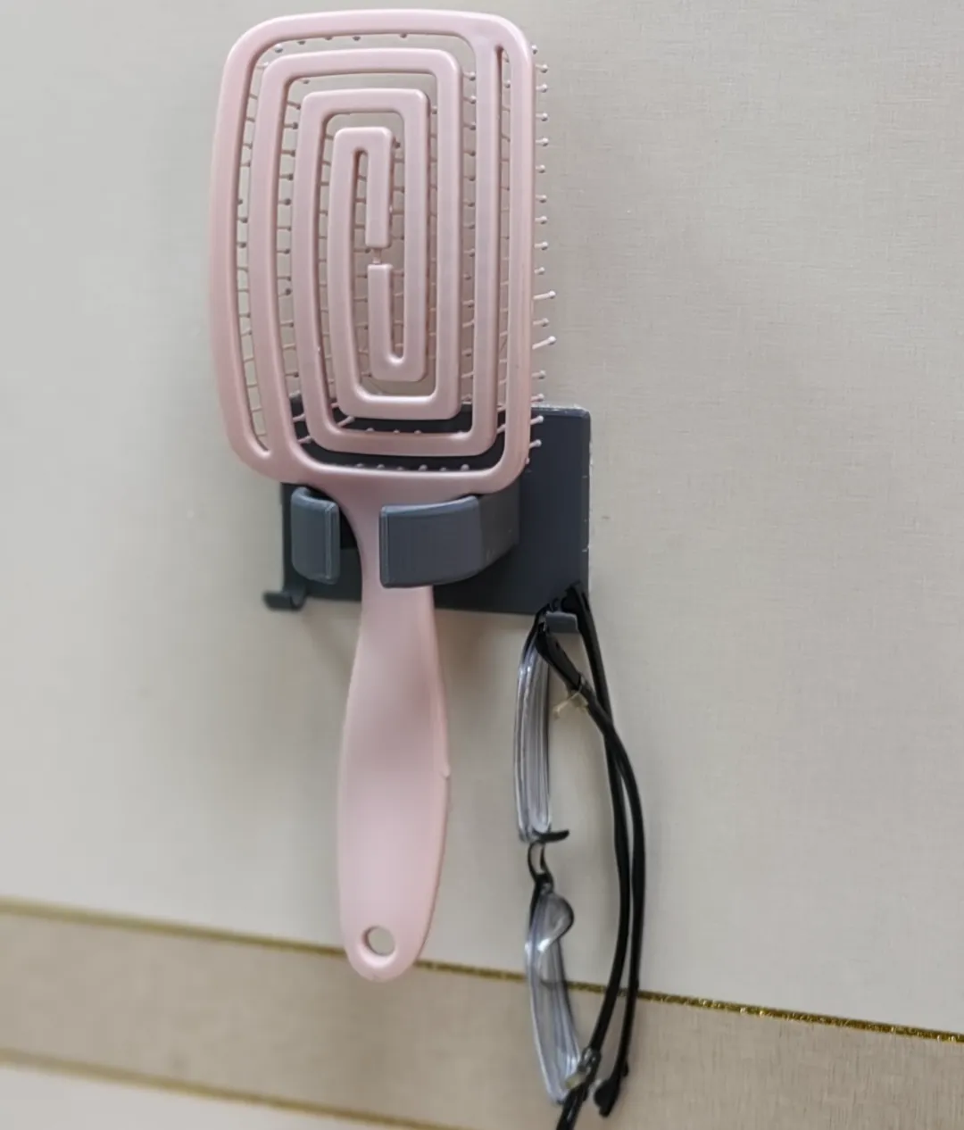Range-peigne et accessoires multifonction