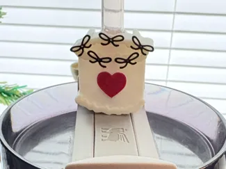 Vintage cake with heart straw charm 10mm
