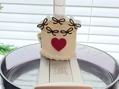 Vintage cake with heart straw charm 10mm