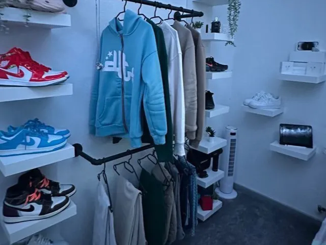 FloatShelf — Floating Shoe Shelf with Hanging Bar