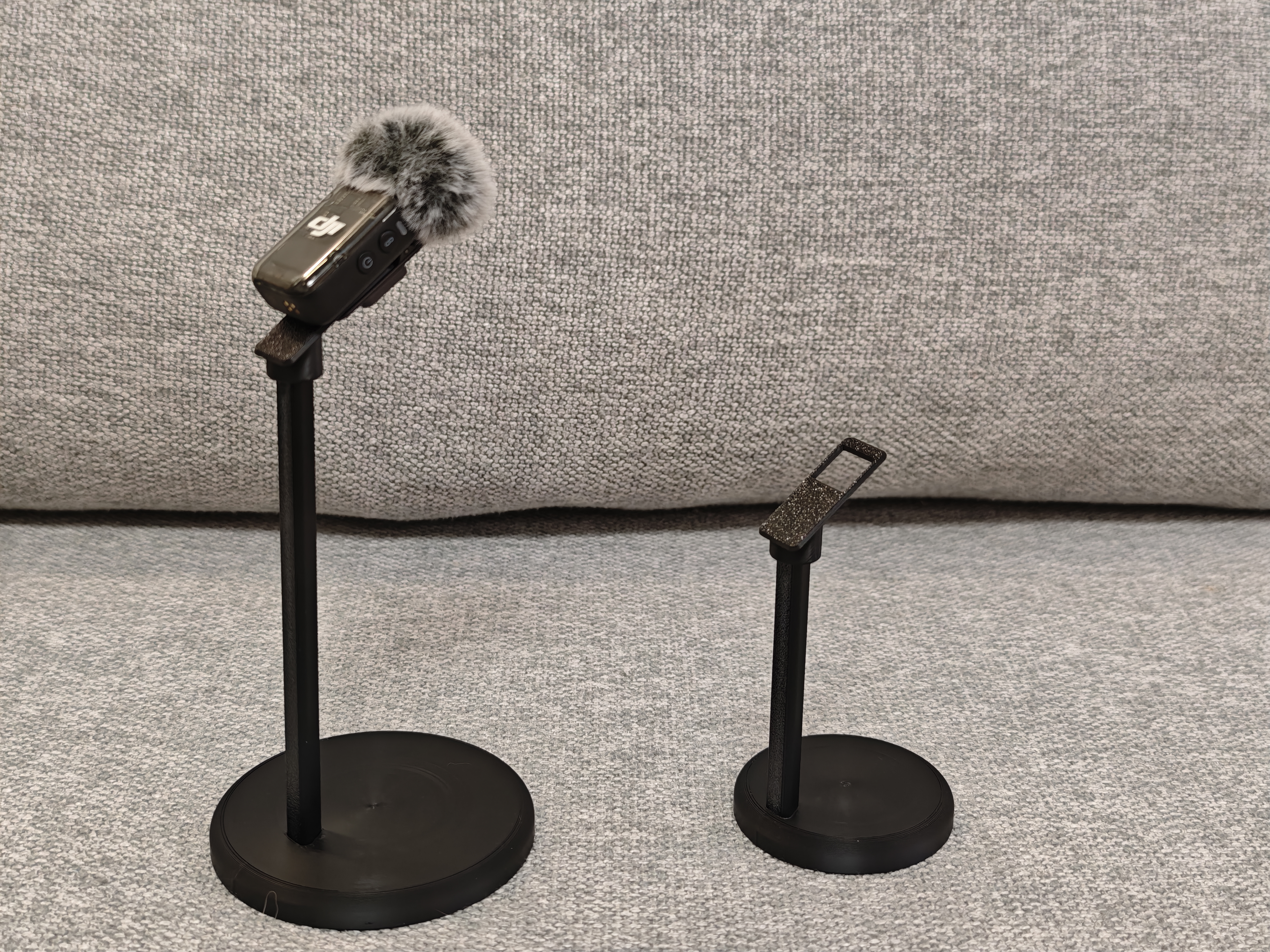 Miniatura 2 do modelo 3D 无线领夹麦克风 桌面立式支架