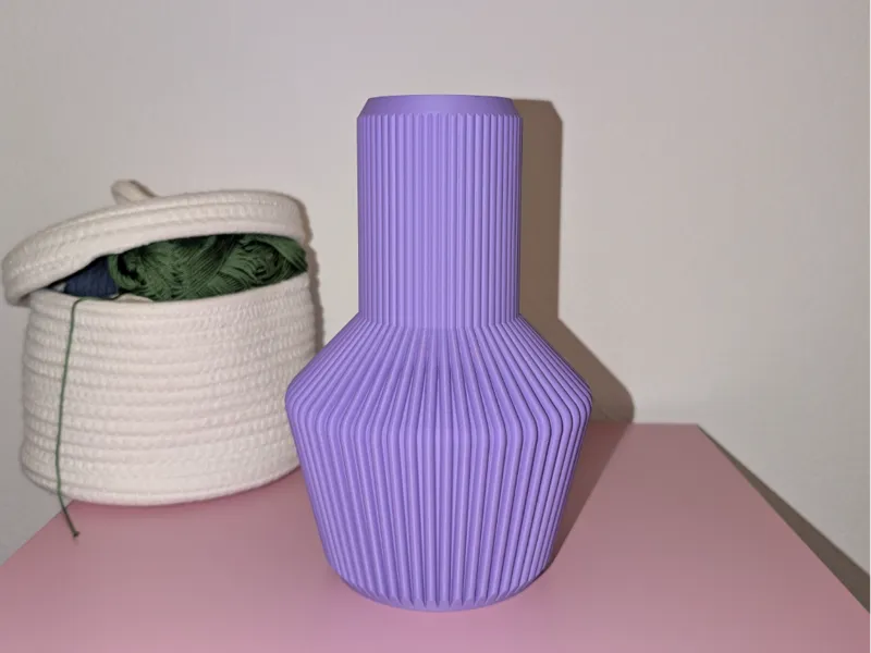 Title: Leak-Proof Fluted Vase (Glass Insert Cover)