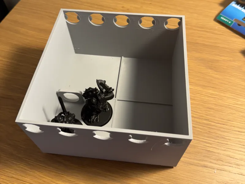 Medium model tray