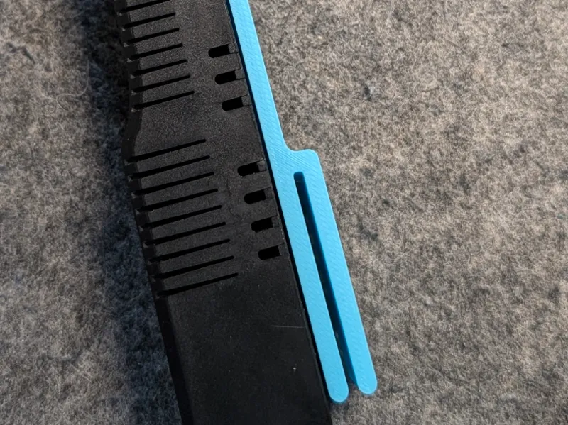 SLZB Stick Holder behind the Sc(re)enes