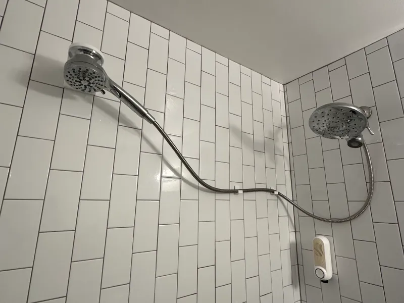 Double Shower (Moen Magnetix)