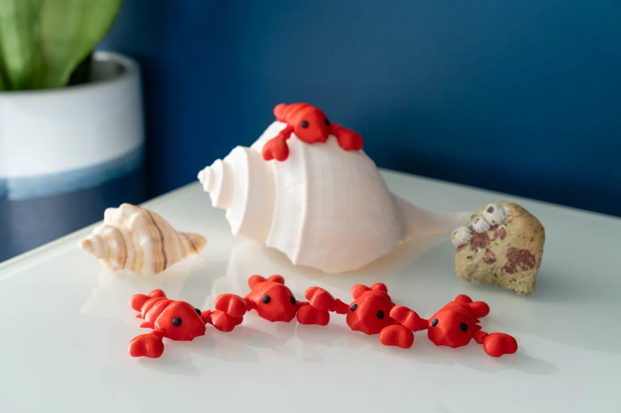 Flexi Lobster Holding Claws (Magnet & Keychain) view 2