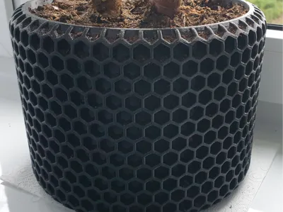 Solid plant pot with hex pattern