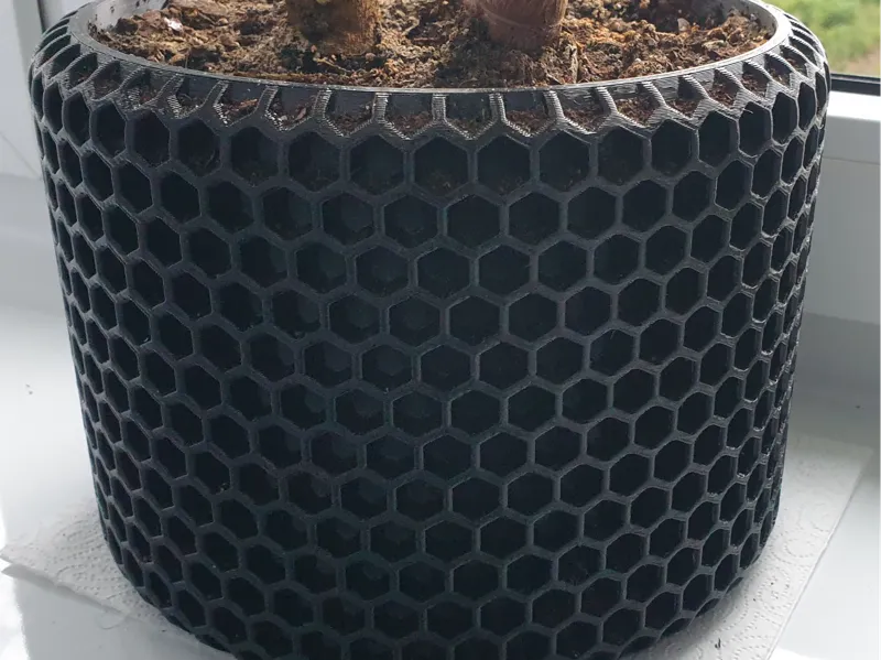 Solid plant pot with hex pattern