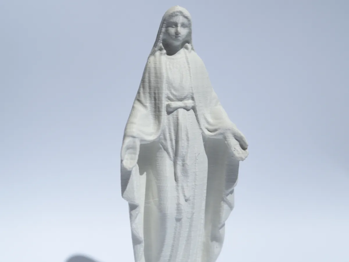 Statue de la Vierge Marie, bras ouverts