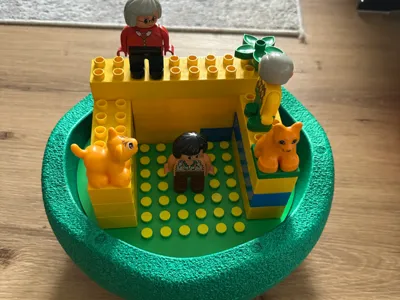 Duplo plate for stacking stones