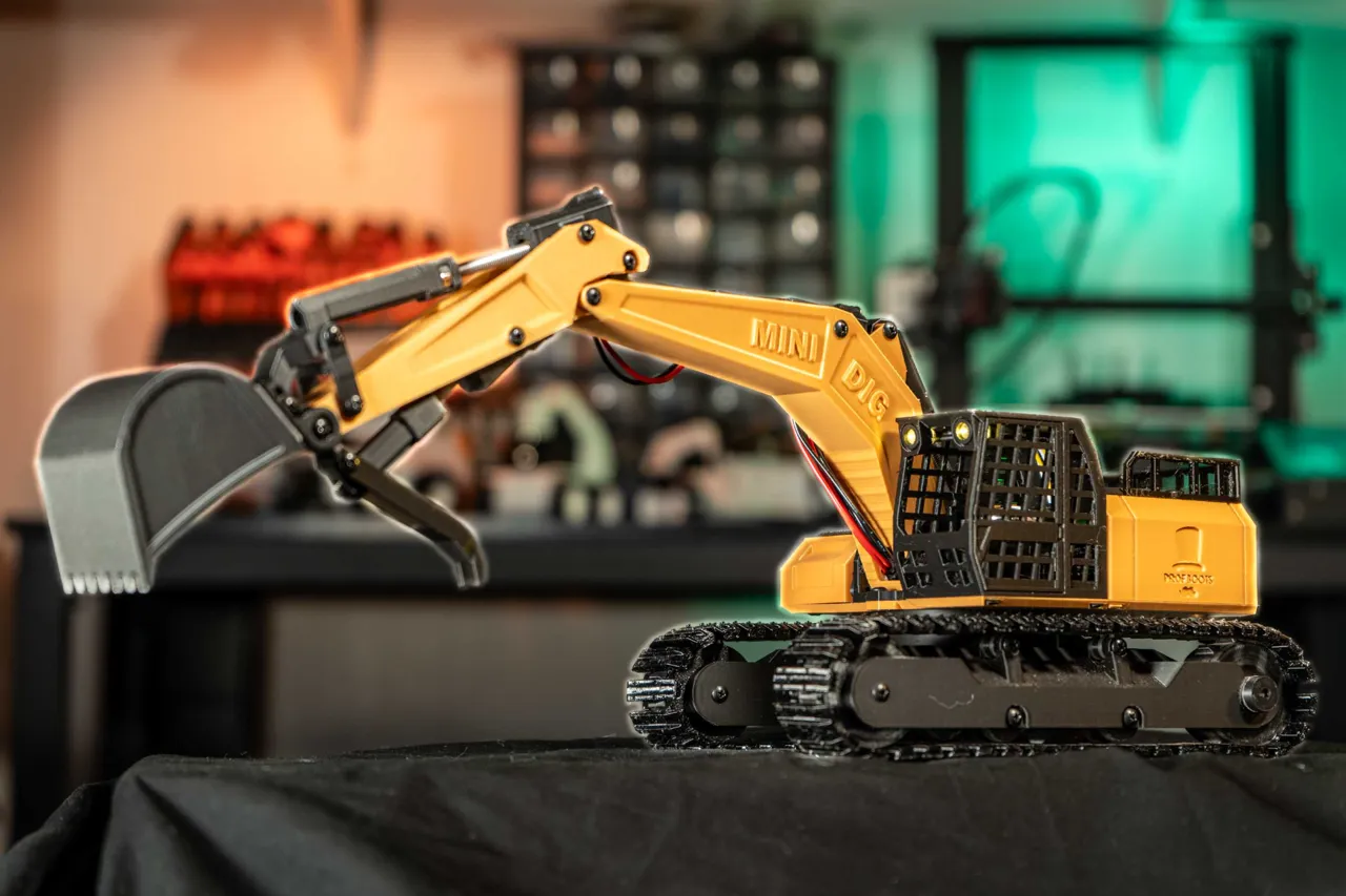 3D Printed RC Excavator view 4
