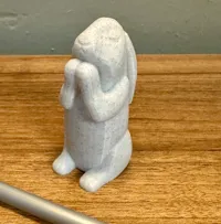 Statuette lapin en prière — photo 1