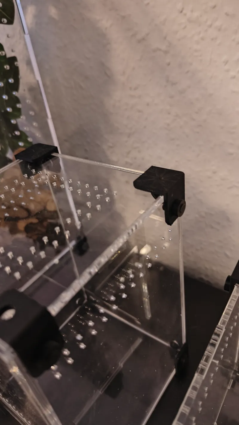 Brackets and corner brackets