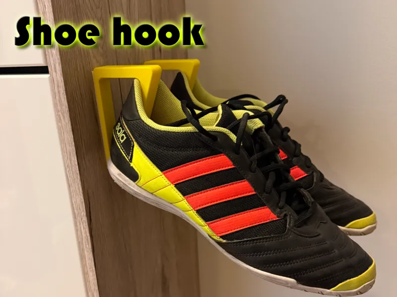Shoe hook - levitate effect, clean print