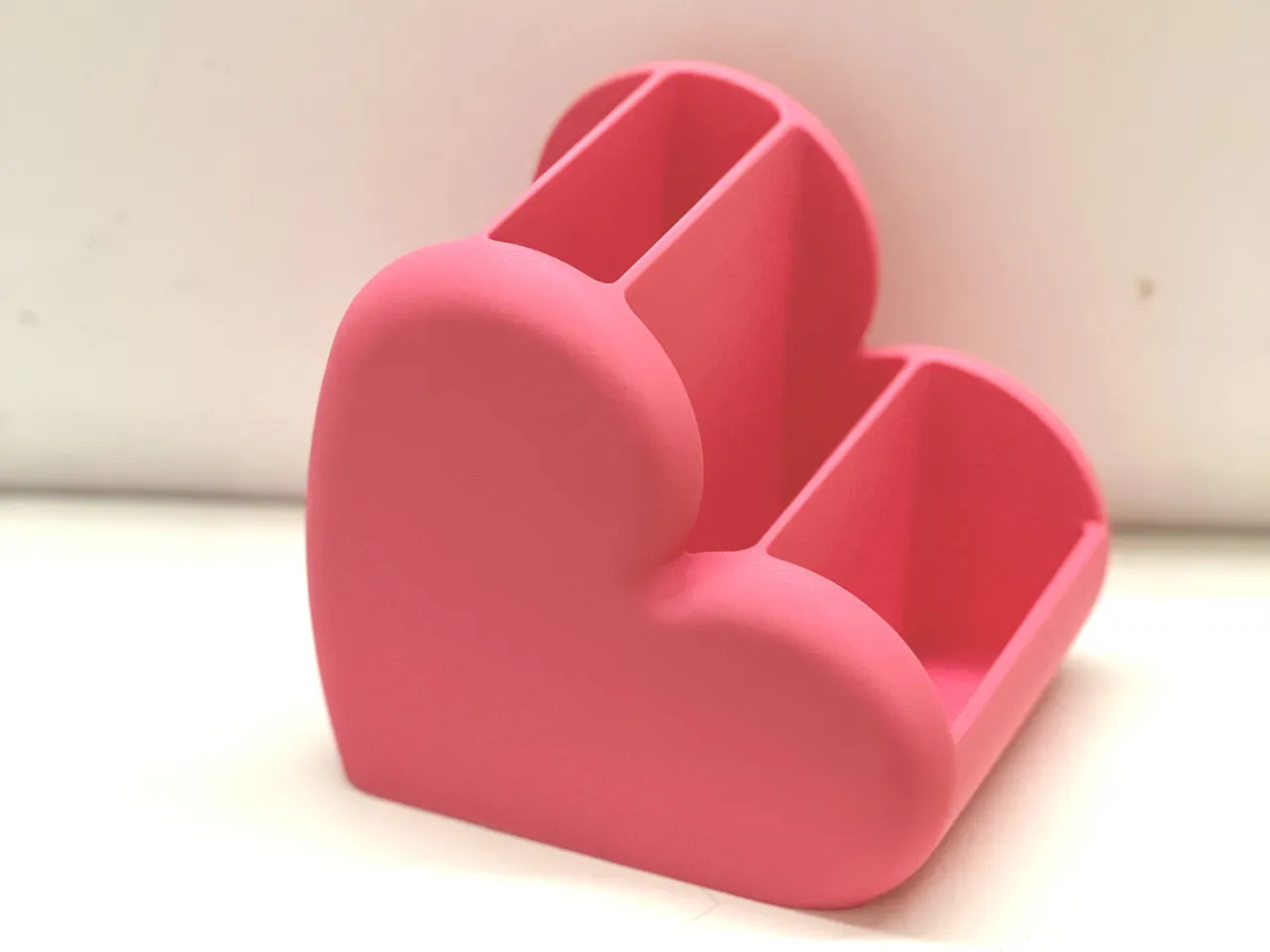 Lovely Heart-Shaped Makeup & Desk Organizer view 3