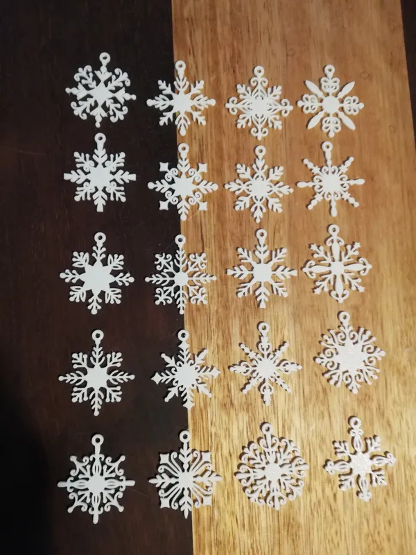 Lot de 20 flocons de neige décoratifs