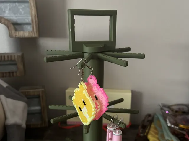 Earring/Keychain rotating modular display