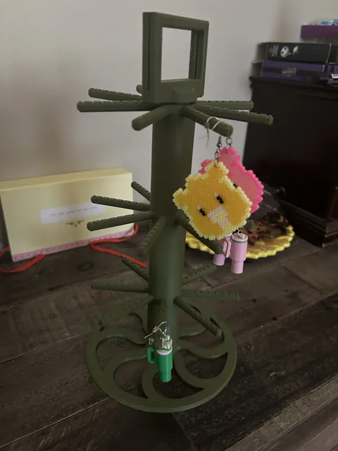 Earring/Keychain rotating modular display view 4