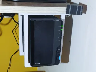 Staffe supporto sotto sotto scrivania Nas Synology