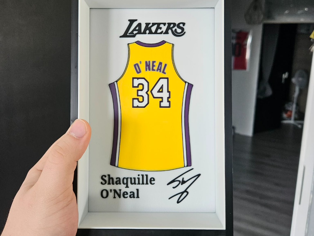 LA Lakers Shaquille O`Neal jersey display