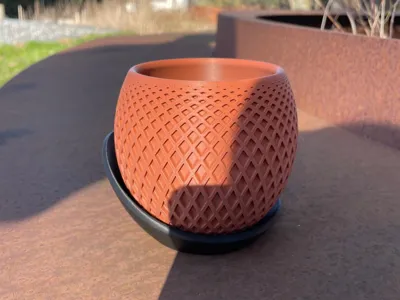 Polygon plant pot