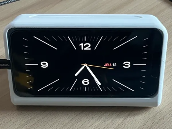 Dock mode veille pour iPhone 13 avec passage de câble
