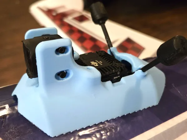 Support DJI O4 Pro pour avions RC