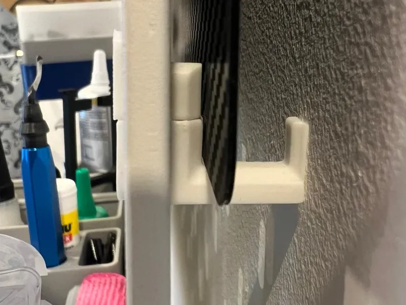 Skadis Build Plate Holder behind board