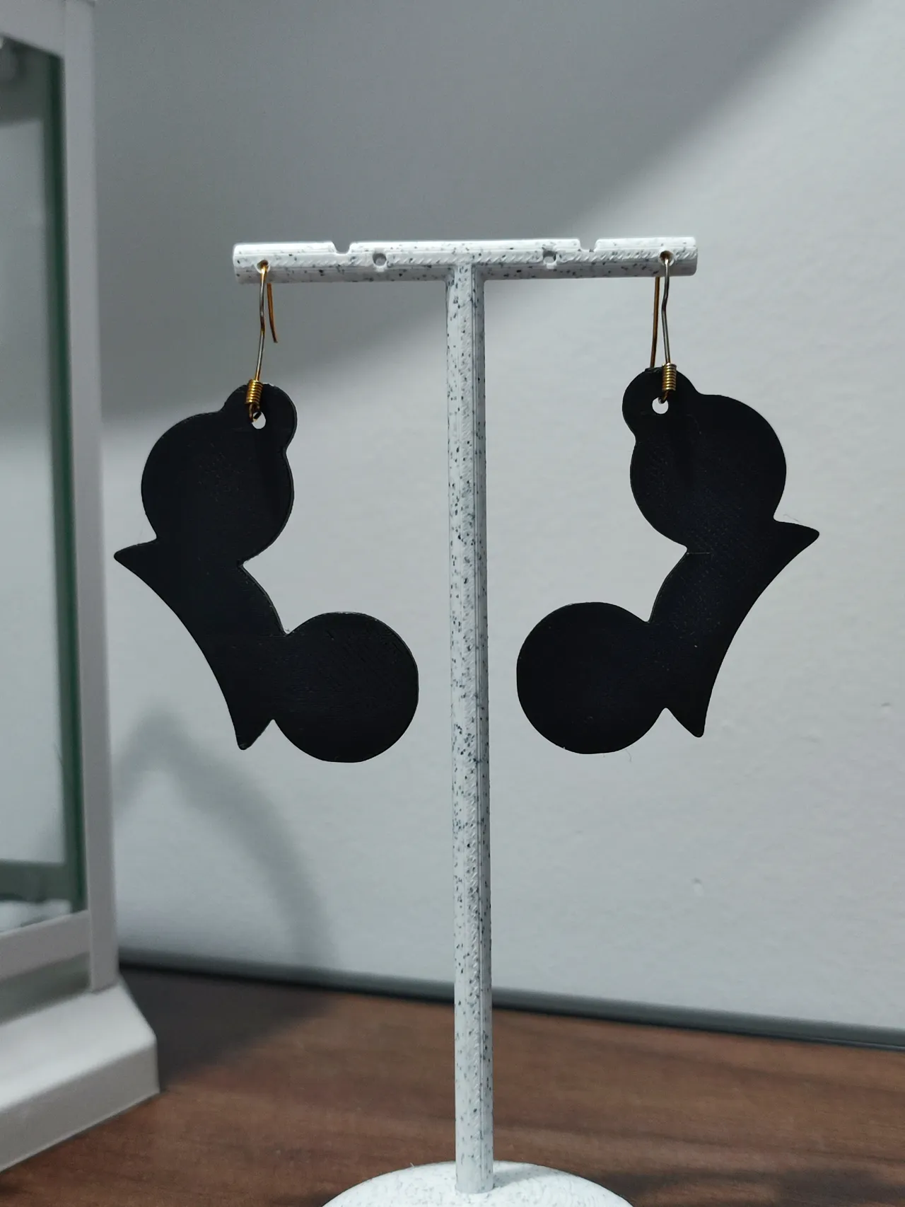 Aretes Action Silhouette view 3