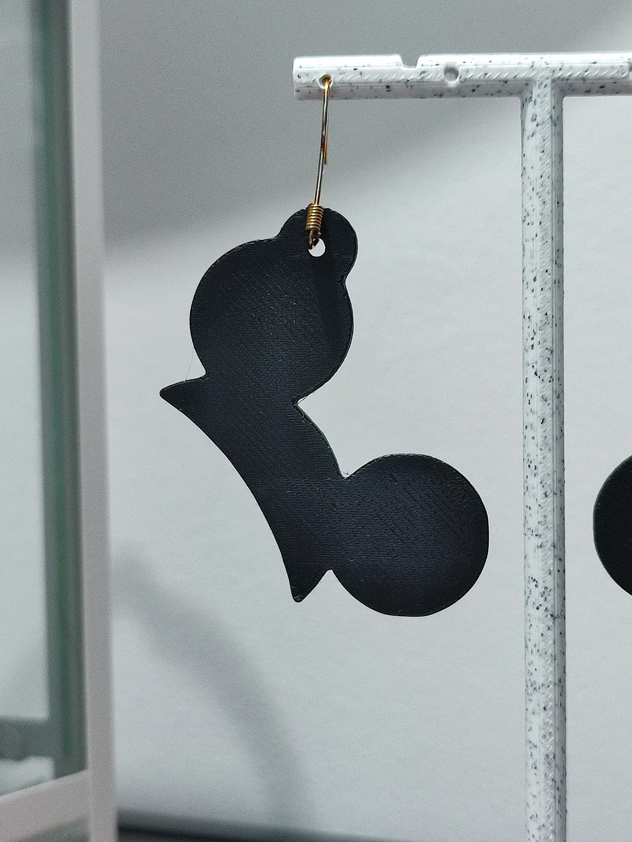 Aretes Action Silhouette view 4