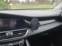 alfa romeo guilia smartphone holder