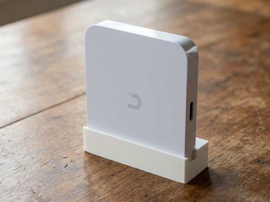 Minimalist Wall Mount for UniFi UCG-Ultra