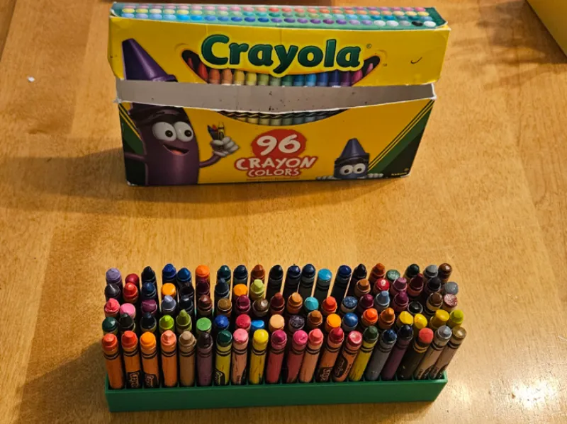 Crayola Crayon 100 Count organizer