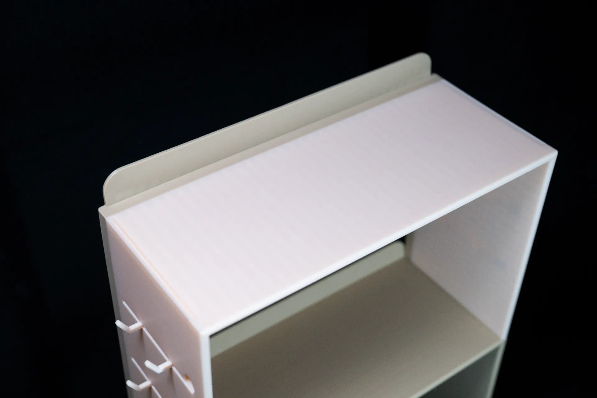 Miniatura 1 do modelo 3D 带挂钩的可堆叠收纳架