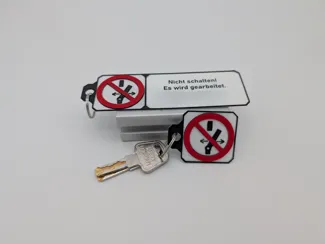 LOTO Lockout tag / Do not switch