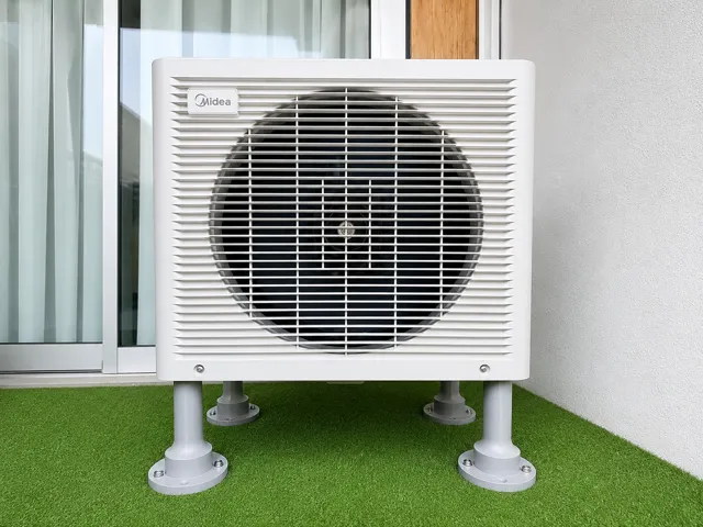 Midea PortaSplit-ის საყრდენი ფეხები