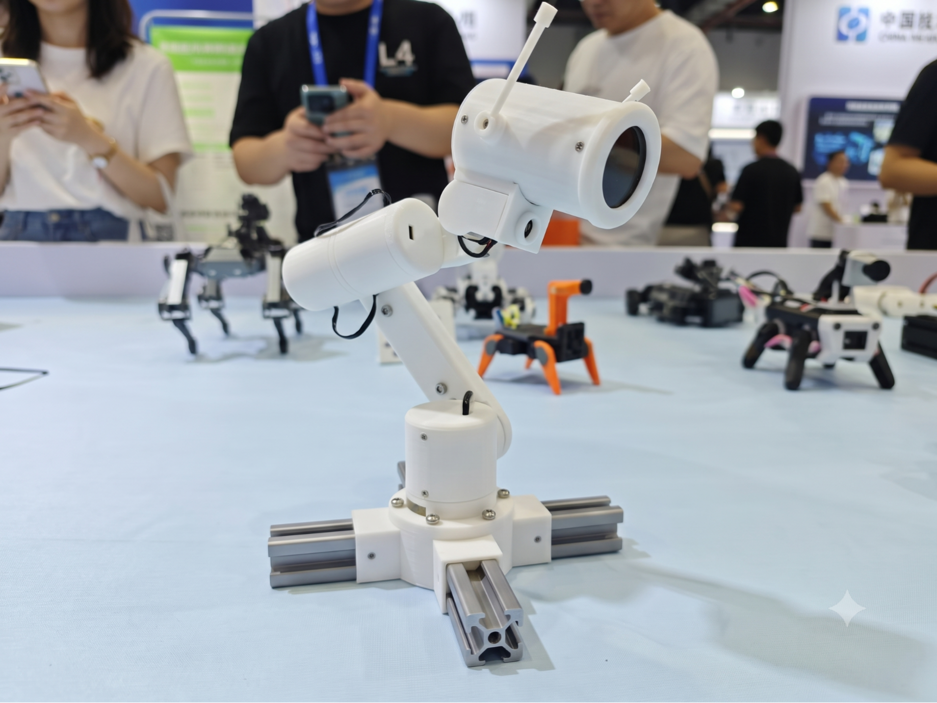 桌面级具身智能机械臂：RIG-Arm开源操控平台｜大模型驱动+多自由度运动学+多模态交互