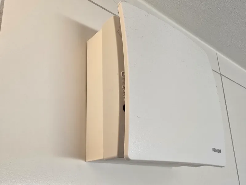 Distanzplatte für Badlüfter