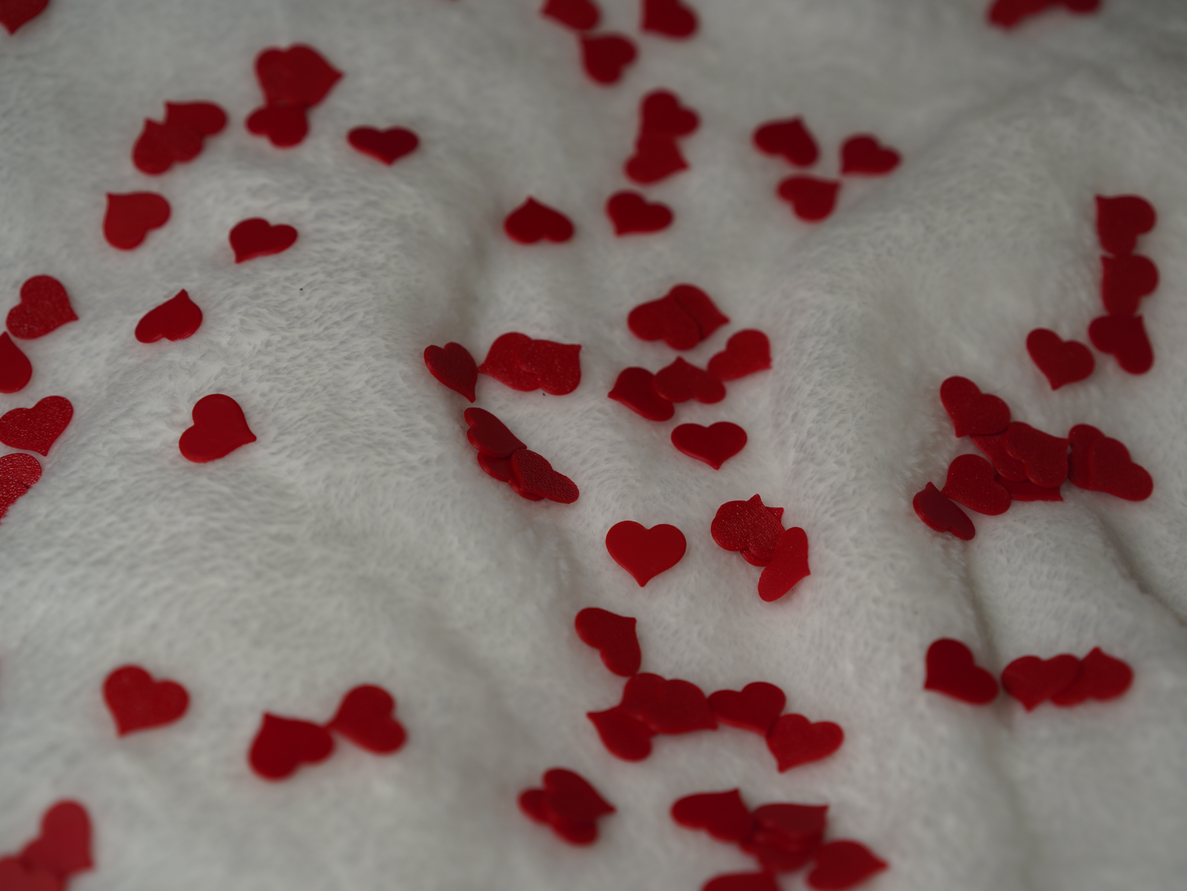 200 hearts love confetti - Valentine Table Scatter