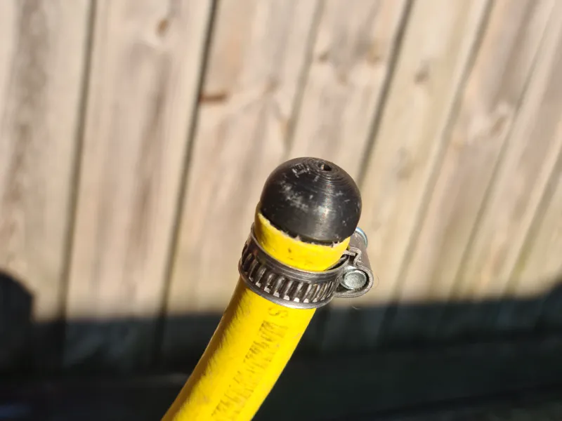 Garden hose nozzles